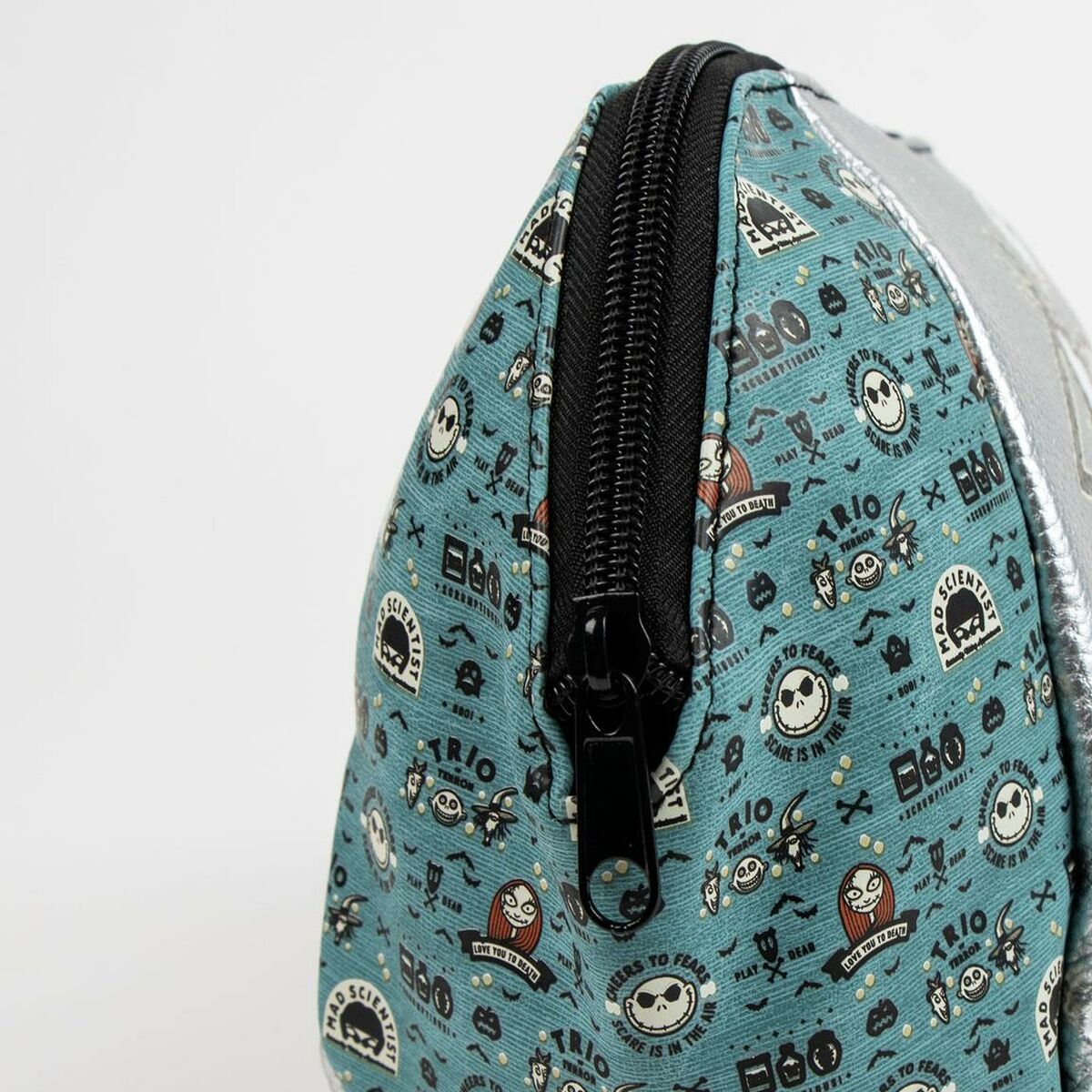 Travel Vanity Case The Nightmare Before Christmas product packaging